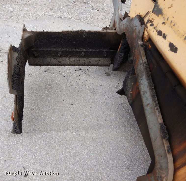 image for item GH9795 Gehl 1448  paver