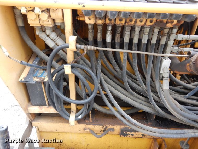 image for item GH9795 Gehl 1448  paver