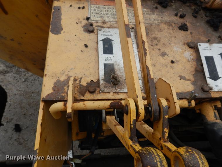 image for item GH9795 Gehl 1448  paver