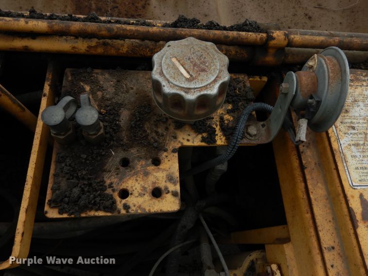 image for item GH9795 Gehl 1448  paver