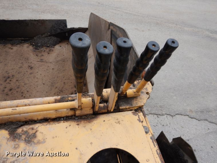 image for item GH9795 Gehl 1448  paver