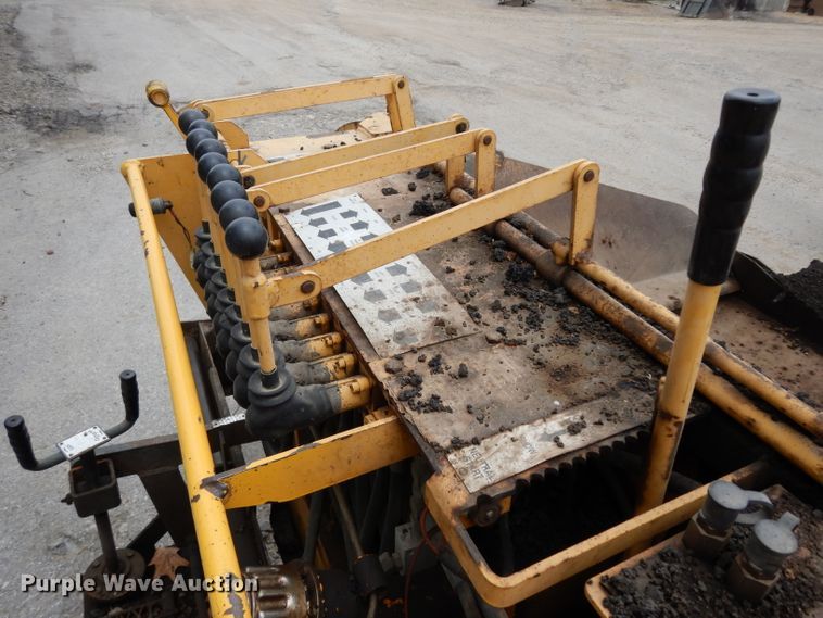 image for item GH9795 Gehl 1448  paver