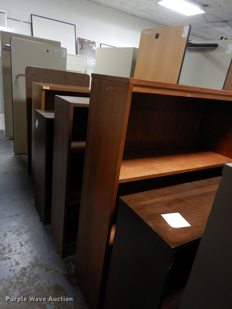 Furniture in Topeka, KS Item GH9905 sold Purple Wave