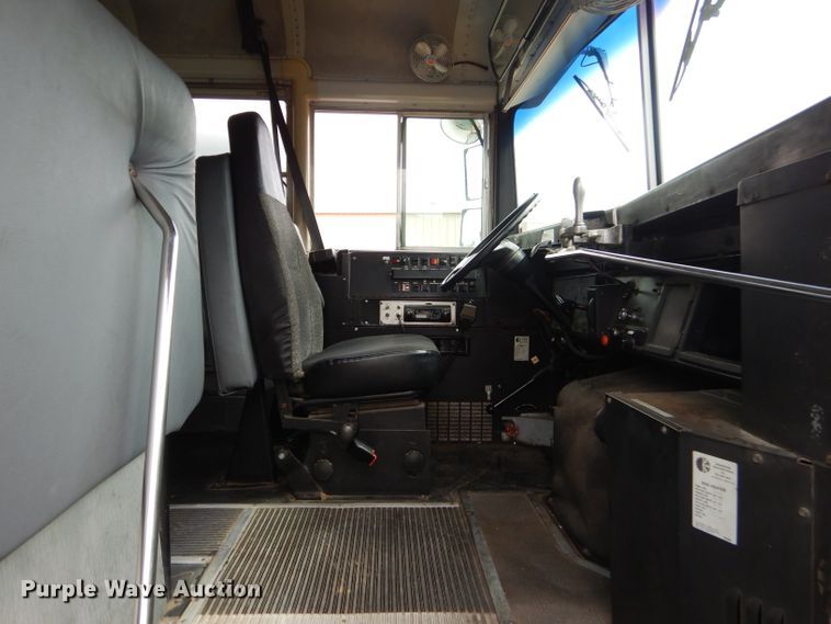 image for item GN9393 1995 International 3800  school bus