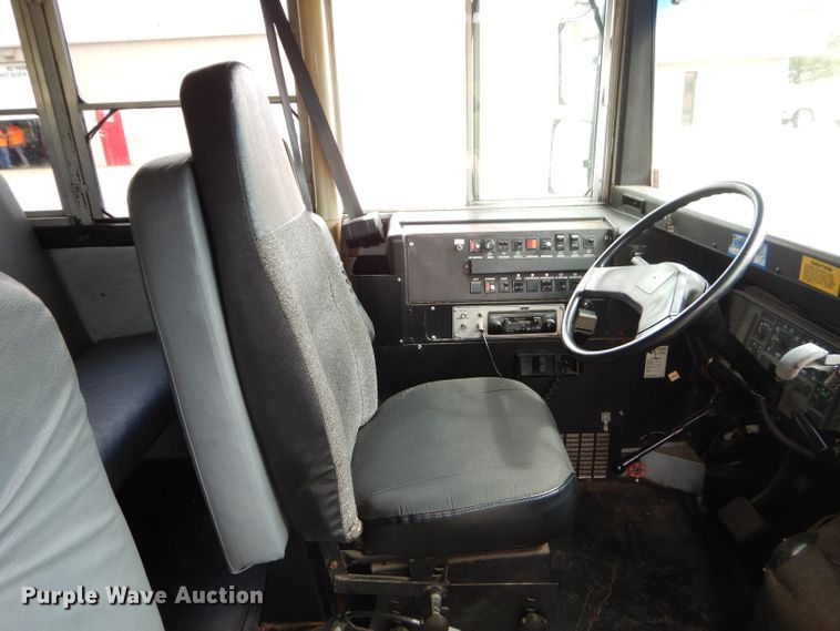 image for item GN9393 1995 International 3800  school bus