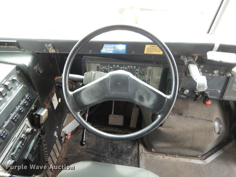 image for item GN9393 1995 International 3800  school bus