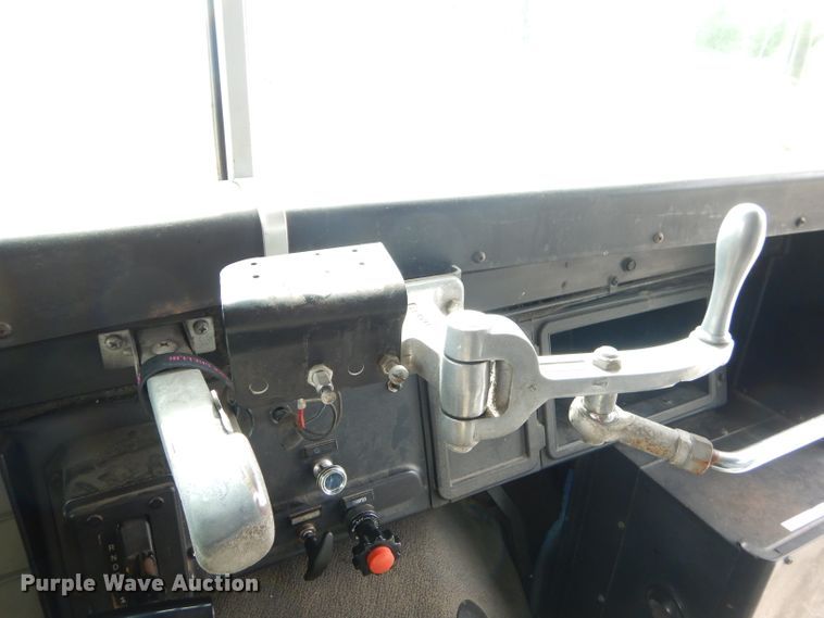 image for item GN9393 1995 International 3800  school bus