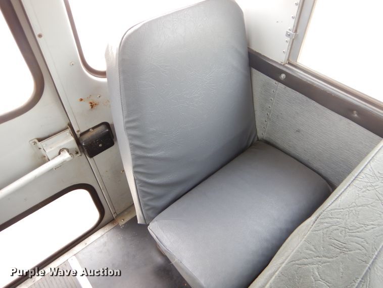 image for item GN9393 1995 International 3800  school bus