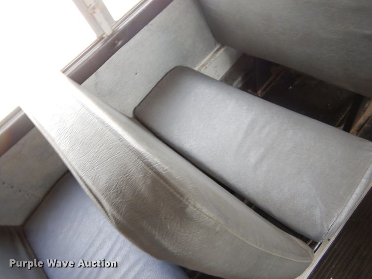 image for item GN9393 1995 International 3800  school bus