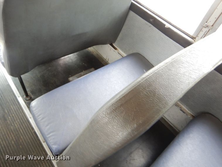 image for item GN9393 1995 International 3800  school bus