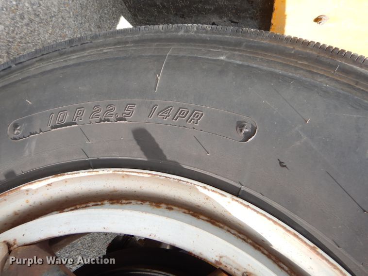 image for item GN9393 1995 International 3800  school bus