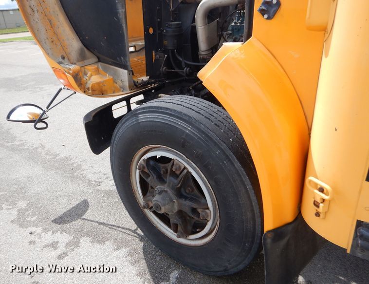 image for item GN9393 1995 International 3800  school bus