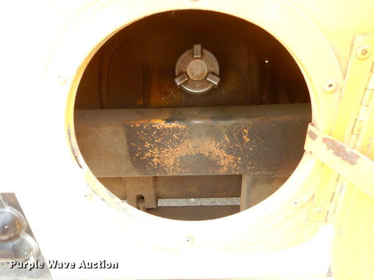 image for item GN9393 1995 International 3800  school bus