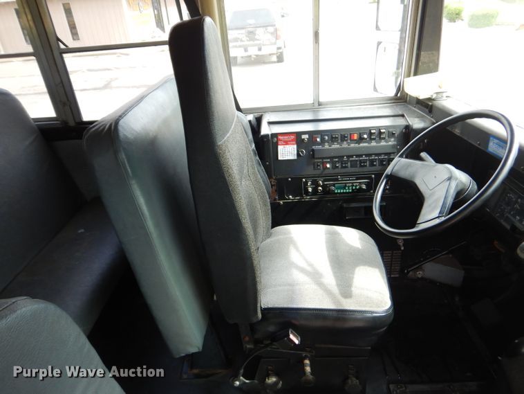 image for item GN9395 1995 International 3800  school bus