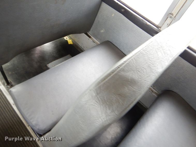 image for item GN9395 1995 International 3800  school bus