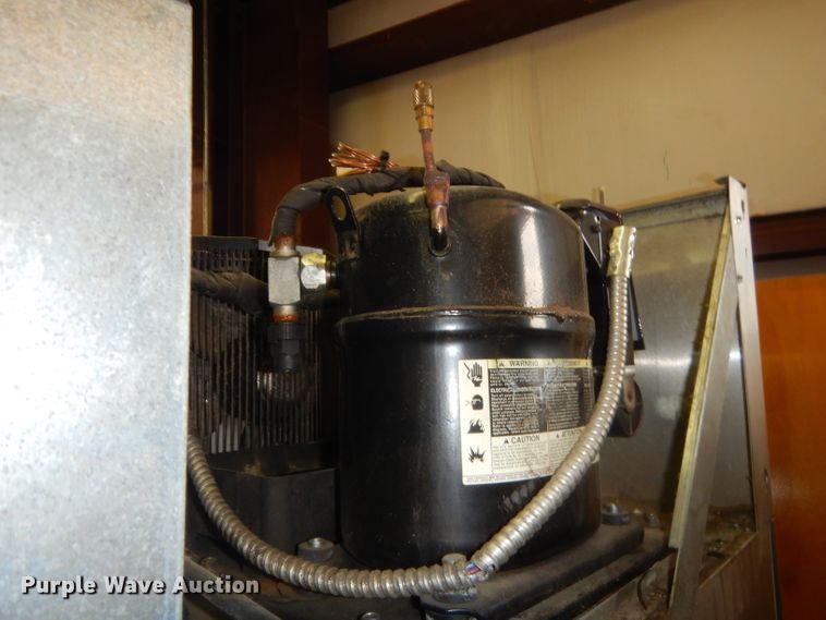 image for item GN9442 Victory VR-3 refrigerator/freezer