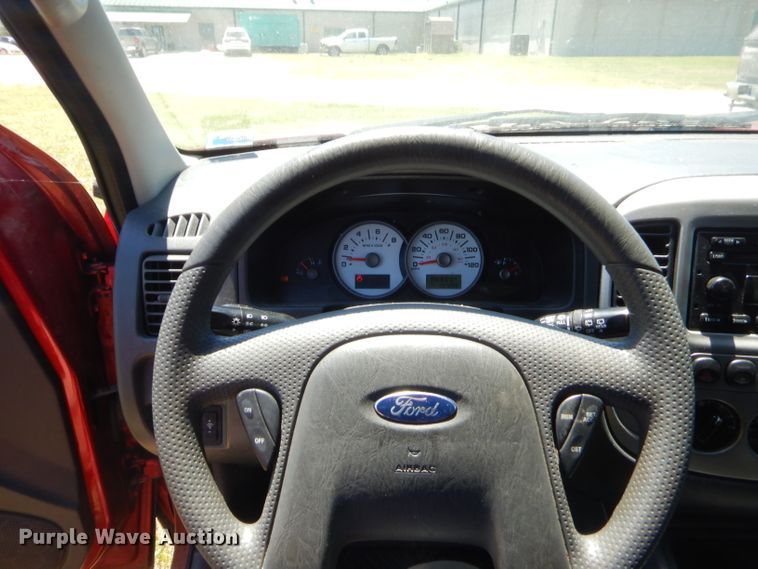 image for item GN9461 2005 Ford Escape XLT  SUV