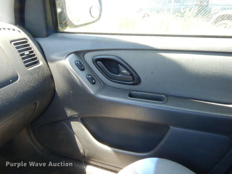 image for item GN9461 2005 Ford Escape XLT  SUV