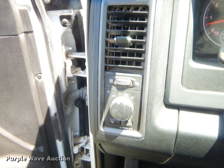 image for item GN9462 2015 Dodge Ram 1500  Crew Cab pickup truck