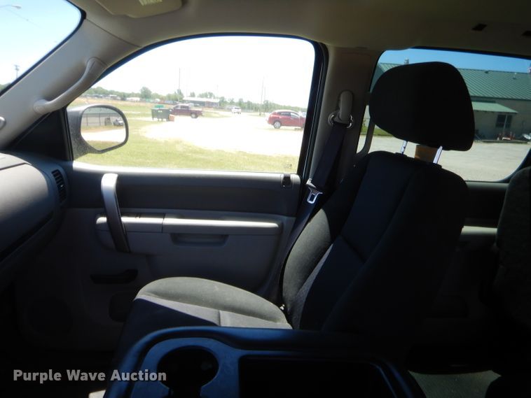 image for item GN9463 2012 Chevrolet Silverado 1500  Crew Cab pickup truck