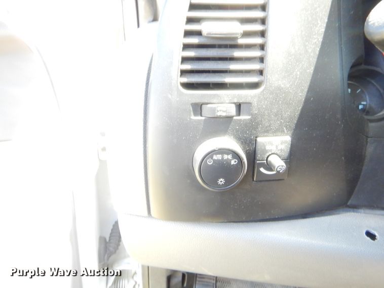 image for item GN9463 2012 Chevrolet Silverado 1500  Crew Cab pickup truck