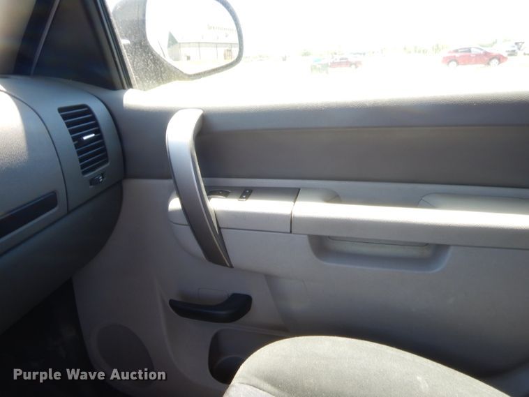 image for item GN9463 2012 Chevrolet Silverado 1500  Crew Cab pickup truck