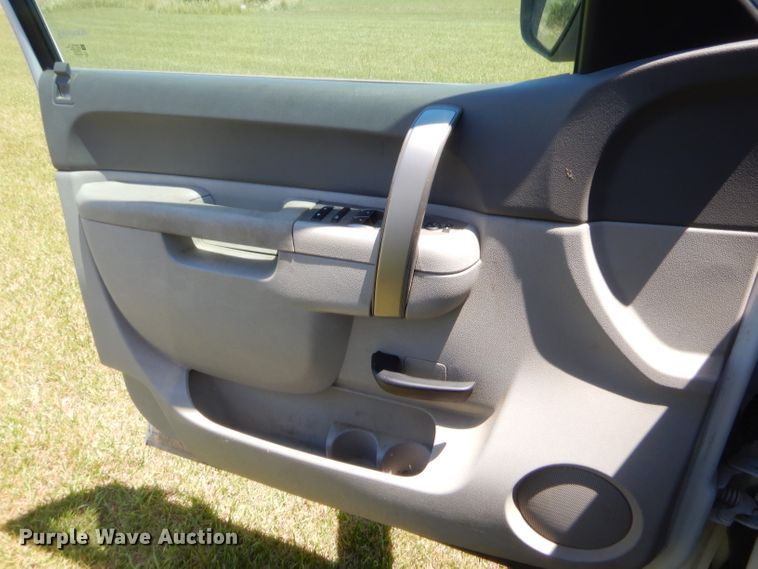 image for item GN9463 2012 Chevrolet Silverado 1500  Crew Cab pickup truck