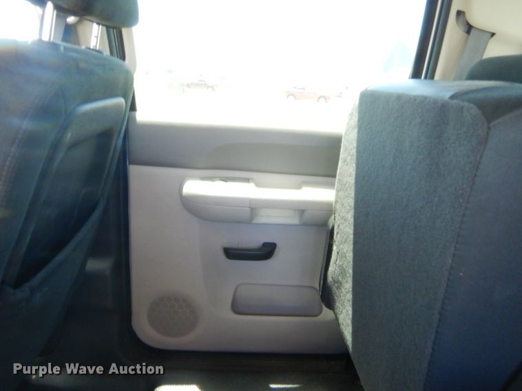 image for item GN9463 2012 Chevrolet Silverado 1500  Crew Cab pickup truck