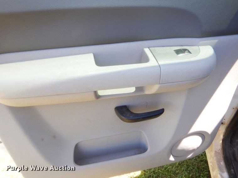 image for item GN9463 2012 Chevrolet Silverado 1500  Crew Cab pickup truck