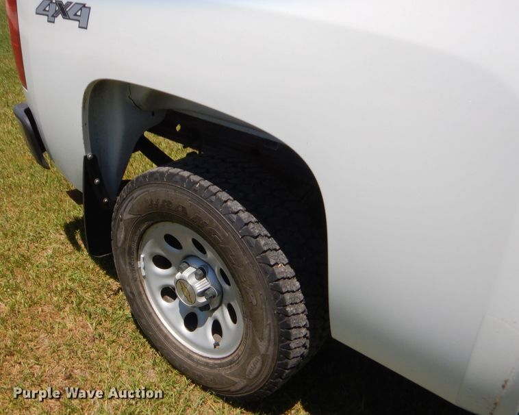 image for item GN9463 2012 Chevrolet Silverado 1500  Crew Cab pickup truck