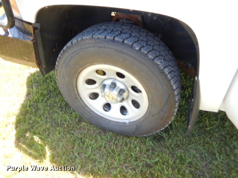 image for item GN9463 2012 Chevrolet Silverado 1500  Crew Cab pickup truck