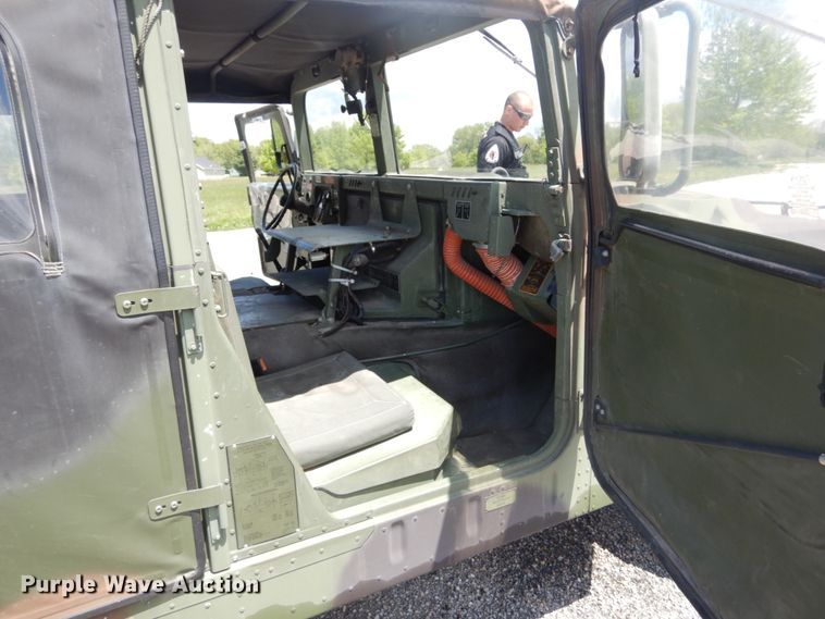 image for item GU9979 1990 Am General M998  Humvee SUV