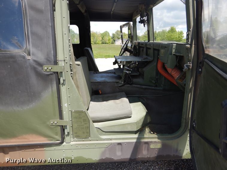 image for item GU9979 1990 Am General M998  Humvee SUV