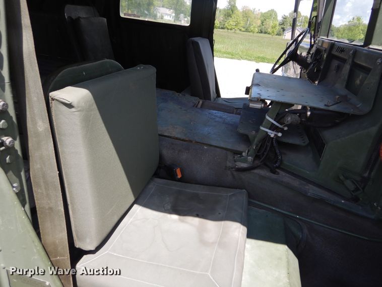 image for item GU9979 1990 Am General M998  Humvee SUV