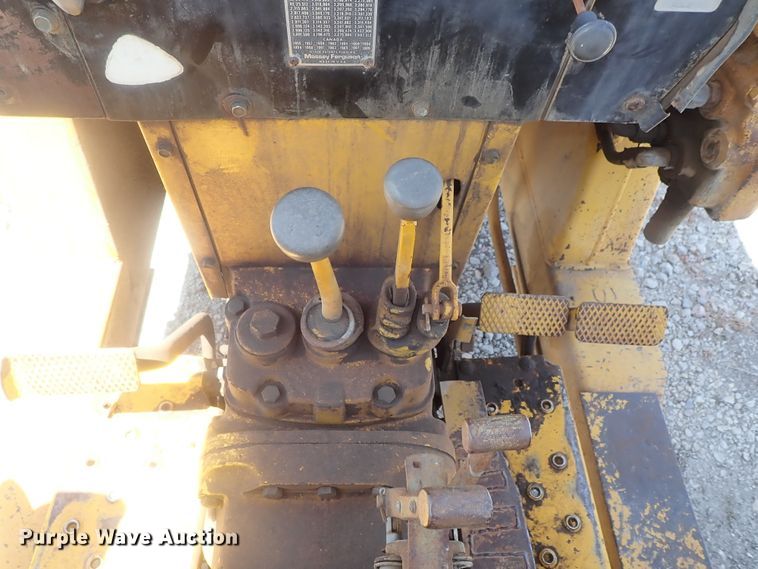 image for item GX9587 1985 Massey-Ferguson 40B  tractor