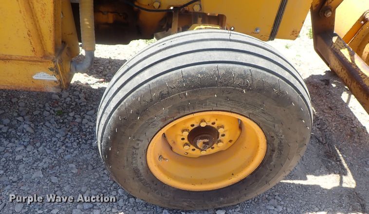 image for item GX9587 1985 Massey-Ferguson 40B  tractor