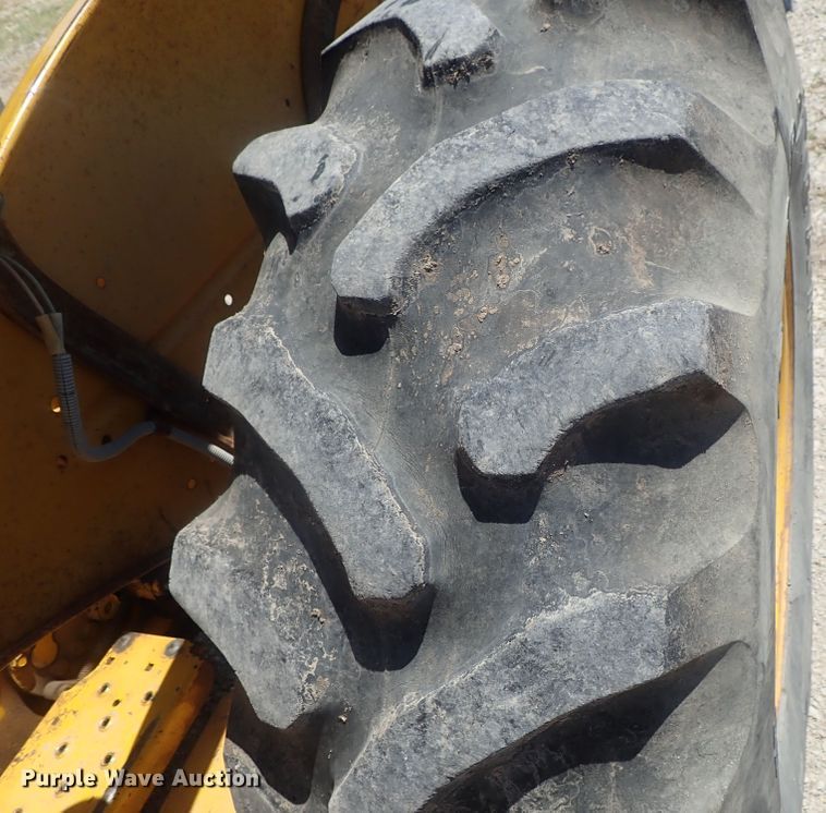 image for item GX9587 1985 Massey-Ferguson 40B  tractor