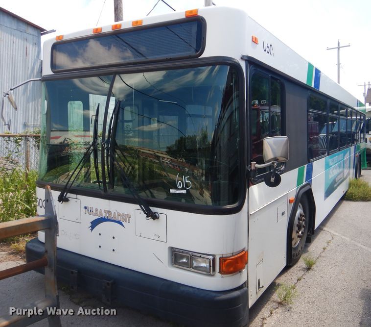 image for item GY9959 2004 Gillig  shuttle bus