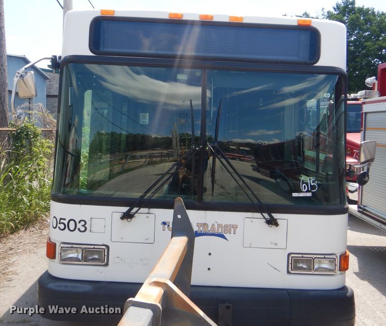 image for item GY9959 2004 Gillig  shuttle bus