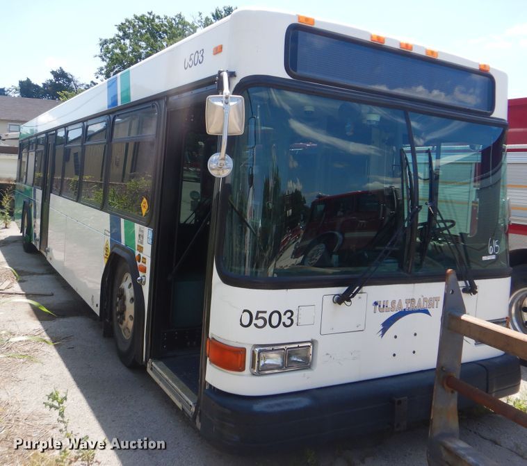 image for item GY9959 2004 Gillig  shuttle bus