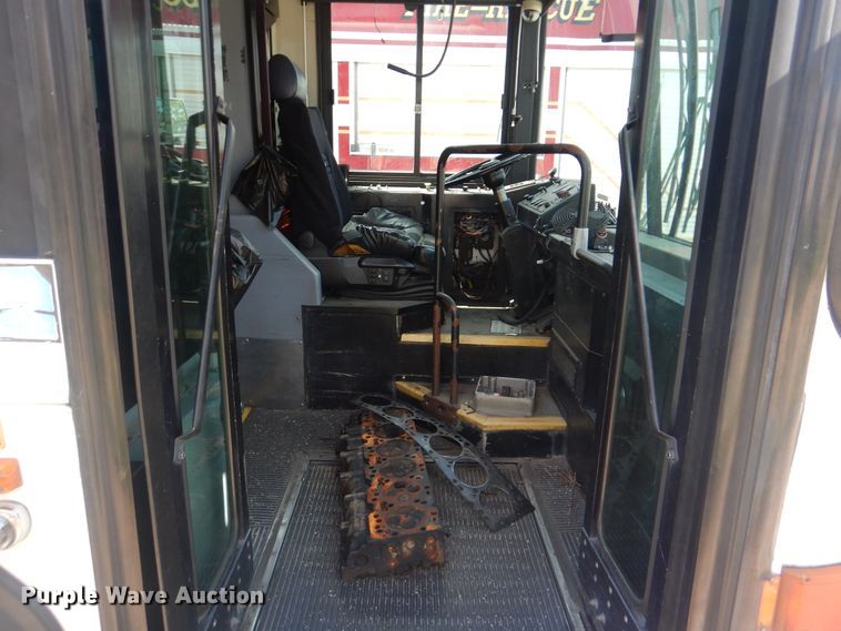 image for item GY9959 2004 Gillig  shuttle bus