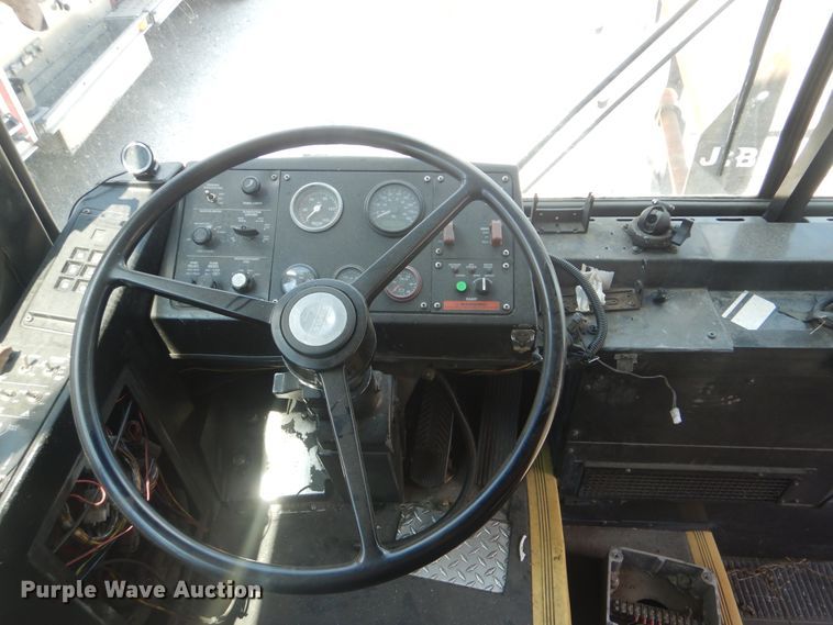 image for item GY9959 2004 Gillig  shuttle bus