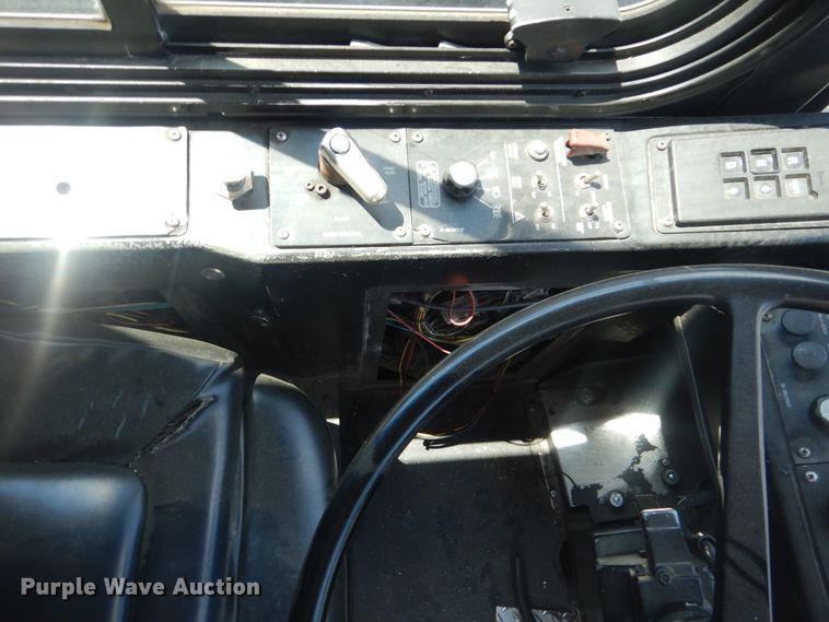 image for item GY9959 2004 Gillig  shuttle bus