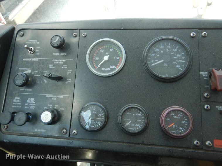 image for item GY9959 2004 Gillig  shuttle bus