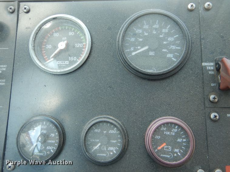 image for item GY9959 2004 Gillig  shuttle bus