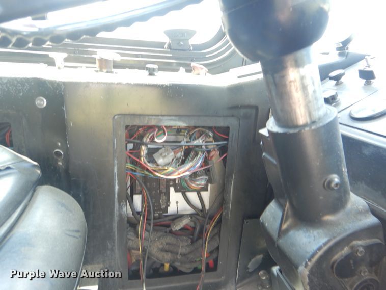 image for item GY9959 2004 Gillig  shuttle bus