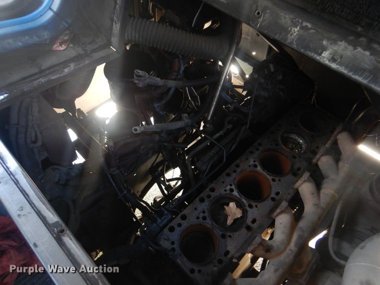 image for item GY9959 2004 Gillig  shuttle bus