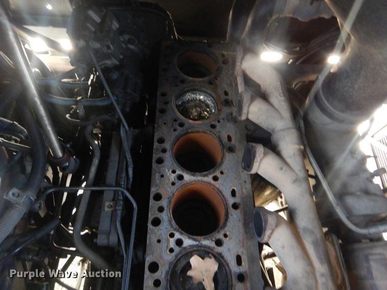 image for item GY9959 2004 Gillig  shuttle bus