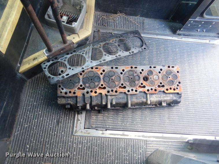 image for item GY9959 2004 Gillig  shuttle bus