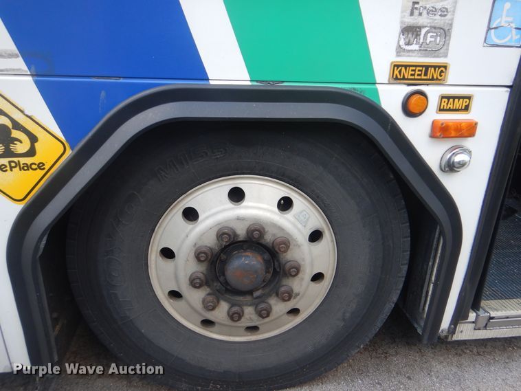 image for item GY9959 2004 Gillig  shuttle bus